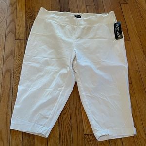 Focus 2000 White Stretchy Capri Pants, Size 24W, NWT